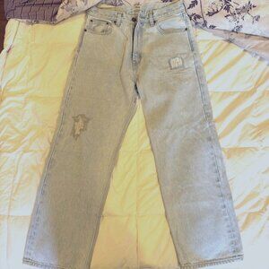 Excellent condition Levi's distressed light wash demin. Size 34x32